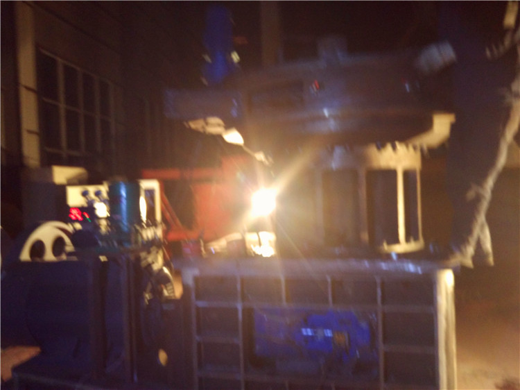 顆粒機(jī)工人趕工晝夜兩班為貴州客戶生產(chǎn)！